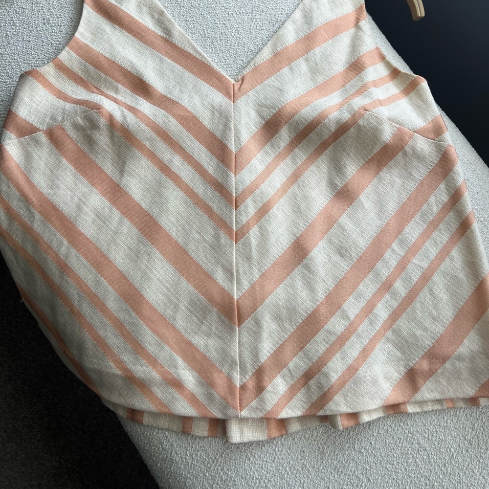 HD in Paris women’s cream blouse. Size 6.